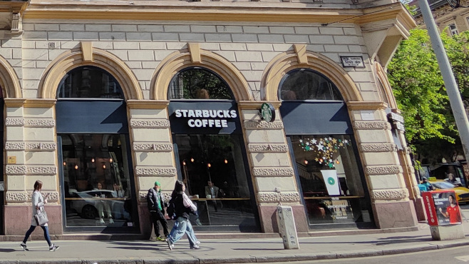 Starbucks kávézó átalakítása felújítása Budapest, Erzsébet körút, Király utca